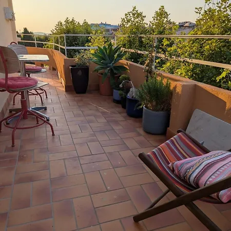 Avec Vue Panoramique En Centre-ville Hyères