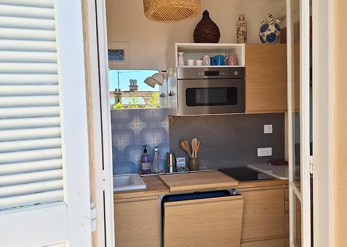 Avec Vue Panoramique En Centre-ville * Hyères